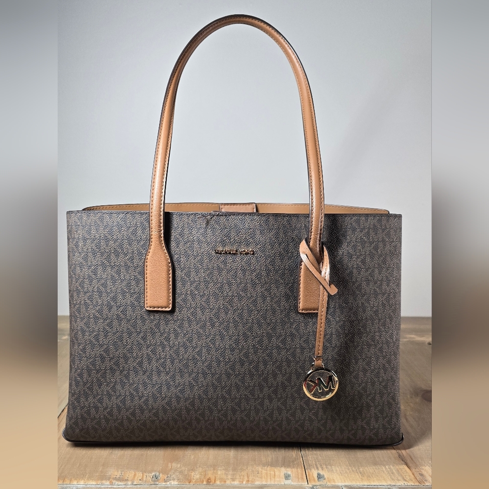 Michael Kors Ruthie Signature Tote